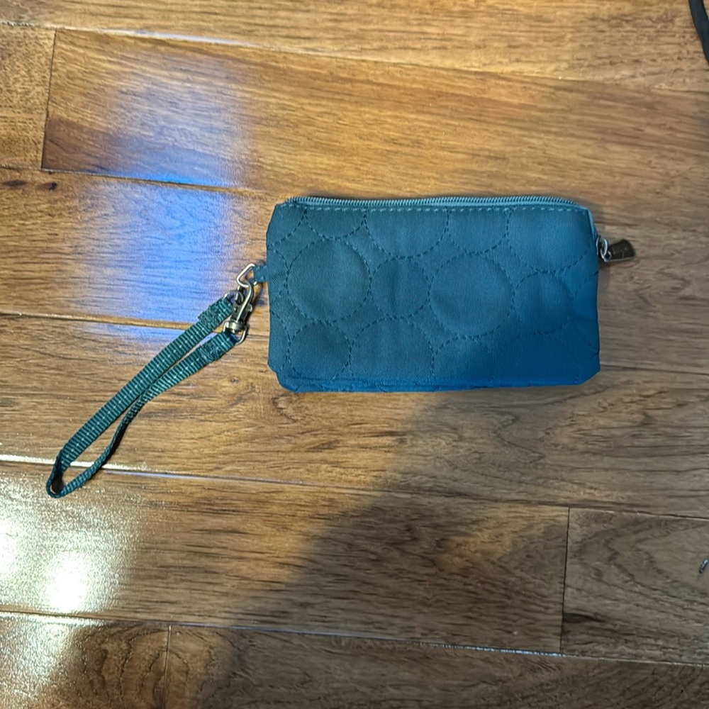 Wristlet, wallet, Vary you by Thirty- One Emerald Green with 3 compartments